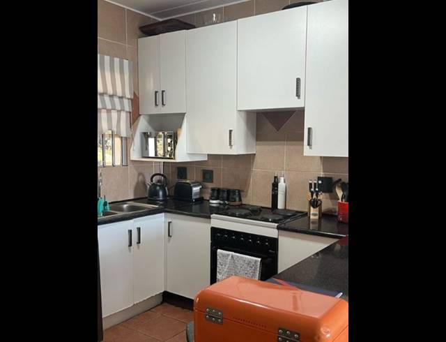 3 BEDROOM APARTMENT FOR SALE IN SUNNYROCK